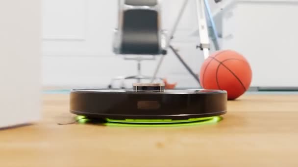 Detailní Pohled Chytrého Čisticího Robota Který Projíždí Celou Domovskou Oblastí — Stock video