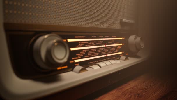 Παλιά Ξύλινα Vintage Ραδιόφωνο Αλλάζει Συχνότητα Ρύθμιση Ραδιοφωνικούς Σταθμούς Ένα — Αρχείο Βίντεο