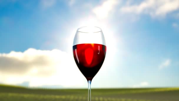 温格拉斯酒中充满了美味的红葡萄酒 背景上有一个浓郁的葡萄酒酿造厂 摄像机聚焦在玻璃杯上 阳光明媚的日子是甜葡萄生长的最佳时期 阳光透过酒水闪耀 — 图库视频影像