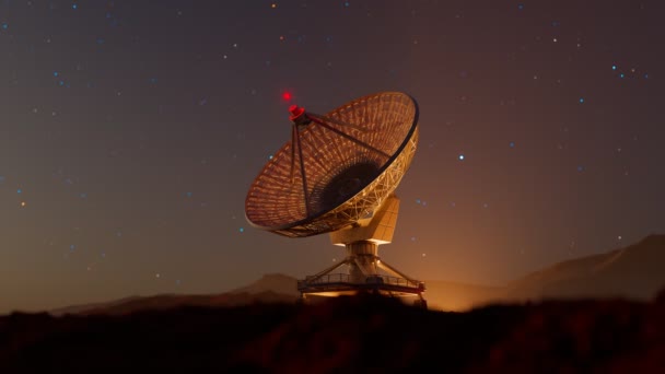 Enorme Antena Parabólica Calada Desierto Con Hermoso Cielo Estrellado Fondo — Vídeos de Stock