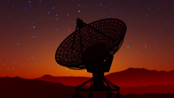 Τεράστιο Ανοιχτό Δορυφορικό Πιάτο Στην Έρημο Έναν Όμορφο Έναστρο Ουρανό — Αρχείο Βίντεο