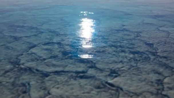 Innsjøvann Forsvinner Ekstreme Solvarmeforhold Global Oppvarming Ustoppelig Katastrofale Prosess Havbølgene – stockvideo