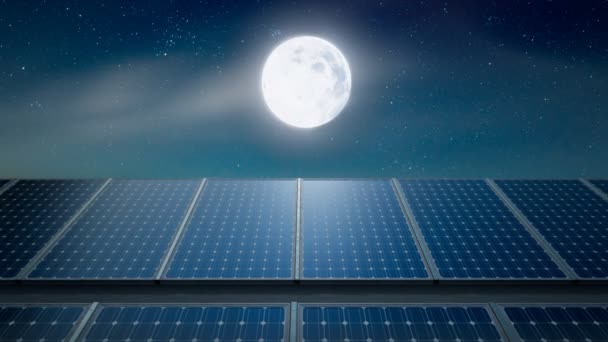 无边无际的太阳能电池板在夜间反射月光 有许多星星和明亮的月亮的夜空 深蓝色 太阳农场在夜间没有阳光 低成本的发电机 — 图库视频影像