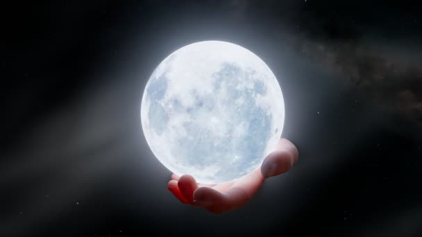 スピニング ムーンを握る 輝く明るい球体は 大きな人間の手によって保持されます たくさんの星と穏やかな方法で背景に輝くダークブルーの空 月を捕まえる ミスティック マジック — ストック動画