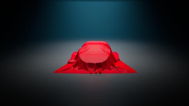 飽和した赤いベルベット織物シートはゆっくりと新しいスーパーカーのプロトタイプマシンを明らかにします 最新のブルーラグジュアリーカー展 カメラは滑らかな絹織物に従っています 高価なミステリーが解決 — ストック動画