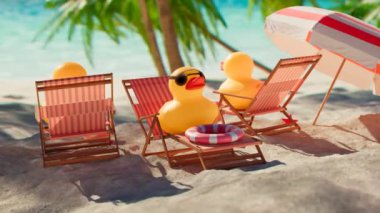 Plajda güneş gözlüklü plastik ördek. Plaj havlusunda sevimli sarı oyuncaklar ve şemsiyelerin altında güneşlik. Arka planda palmiye ağaçları ve sakin turkuaz deniz. Neşeli atmosfer.