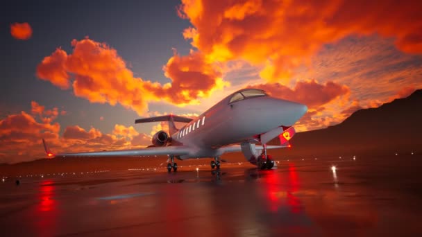 白色豪华私人飞机在湿湿的机场跑道沥青路面上等待乘客 日落时 天空美丽 充满活力 云彩不断变化 相机在周围旋转 — 图库视频影像