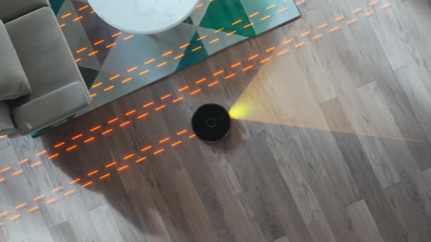 Robot Temizleyicisi Engellerden Kaçınarak Odayı Temizliyor Detektörler Duvarları Diğer Nesneleri — Stok video
