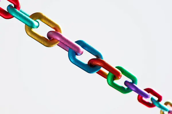 Strong Vibrant Metal Chain Various Colors Representing Values Cooperation Togetherness — Stock Photo, Image