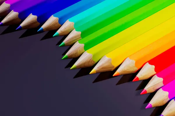 多色鉛筆のコレクション さまざまな色の鉛筆の無限の数 芸術目的のための多色のクレヨン 描く準備ができました 学校に戻る — ストック写真