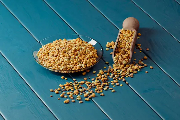 Wooden Scoop Glass Bowl Full Yellow Bee Pollen Granules Heap — Stock Photo, Image