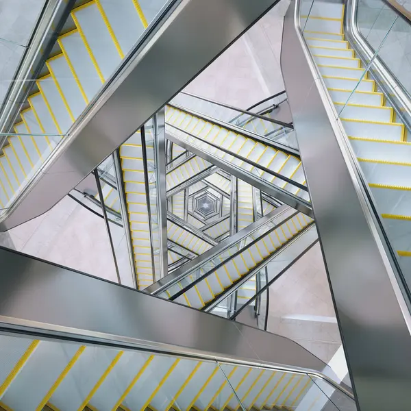 Trappan Förbryllande Labyrint Rulltrappor Glas Och Stål Bit Urban Arkitektur — Stockfoto