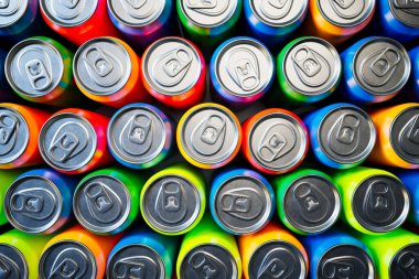 Fast food restoranları, bakkallar ve barlar için mükemmel alüminyum kutularda bir dizi içecek. Bu kutular sonsuz miktarda içecek seçeneği sunuyor..