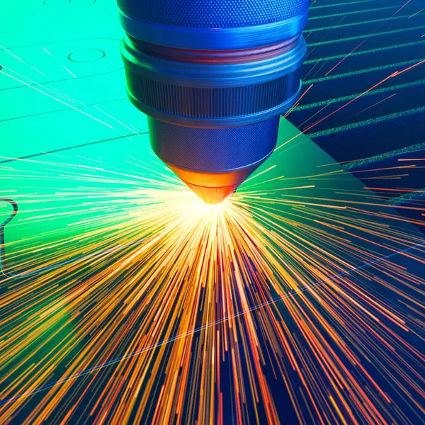 Máquina Plasma Cnc Altamente Precisa Cortando Pequenos Elementos Chapa Metálica — Fotografia de Stock