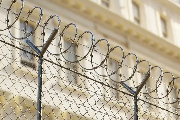 Image Showcases Fence Barbed Wire Surrounds Important Strategic Target Building — Stock Photo, Image