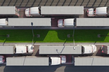 Büyüleyici yüksek açı görüntüsü modern şehir mimarisi tarafından çevrelenmiş, hareketli bir otoyolda kusursuz bir kamyon ve araba akışı sergiliyor..
