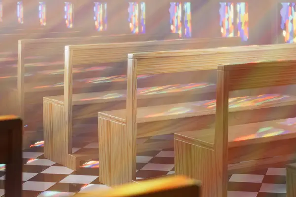 Empty Chapel Rows Wooden Benches Bathed Warm Sunlight Streaming Stained — Stock Photo, Image