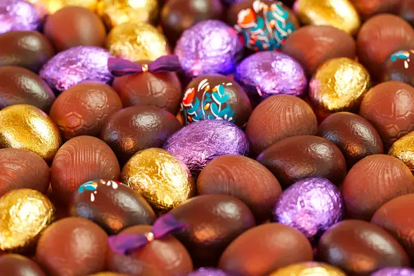 Coleção Leite Pequeno Ovos Páscoa Chocolate Escuro Cada Ovo Decorado — Fotografia de Stock