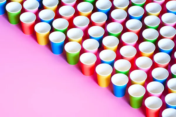 Striking Display Colorful Disposable Cups Laid Out Diagonally Pastel Pink — Stock Photo, Image
