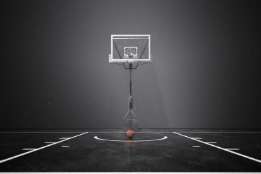 Bu siyah ve beyaz fotoğraf, gece vakti ıssız bir basketbol sahasının özünü yansıtıyor. Parlak ahşap bir topun üzerinde duran ıssız bir top ve yukarıdaki spot ışıklarının aydınlattığı bir çember..