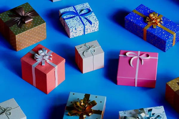 Eye Catching Display Gift Boxes Adorned Various Patterns Ribbons Neatly — Stock Photo, Image