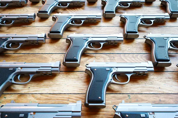 Uma Extensa Coleção Várias Pistolas Semi Automáticas Meticulosamente Dispostas Fileiras — Fotografia de Stock
