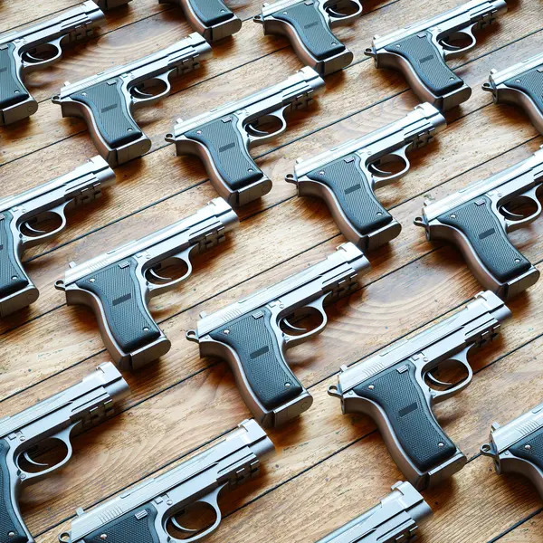 Esta Foto Captura Una Variedad Elegantes Pistolas Semiautomáticas Plateadas Meticulosamente — Foto de Stock