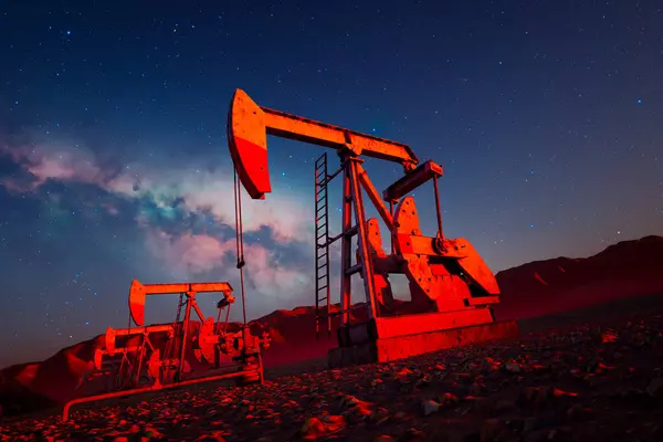 Stark Contrast Active Oil Pumpjacks Silhouetted Twilight Desert Panorama Star — Stock Photo, Image