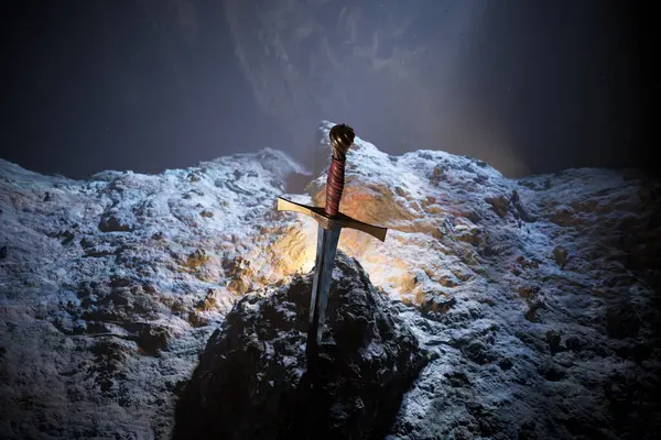 Evocative Scene Medieval Sword Stabbed Snow Draped Rocks Twilight Backdrop — Stock Photo, Image