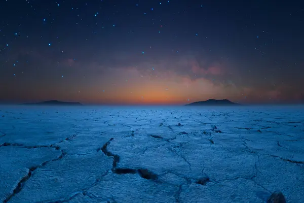 Una Espectacular Exhibición Noche Estelar Cósmica Que Ingeniosamente Desciende Sobre — Foto de Stock