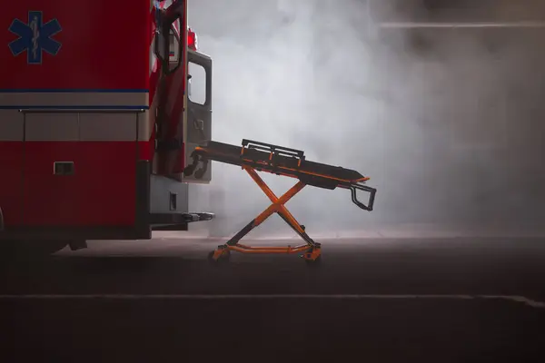 Image Fog Laden Atmosphere Cloaks Emergency Scene Featuring Ambulance Stretcher — Stock Photo, Image