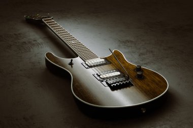 Eşsiz desenli koyu bir yüzey üzerinde zarif bir şekilde sergilenen çift pikaplı ve zengin ahşap kaplamalı zarif bir elektro gitar..