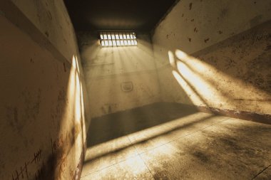 Bu rahatsız edici görüntü, gün batımının altın renkleriyle aydınlatılan boş, çürüyen bir hapishane hücresini yakalıyor ve unutulmuş iç kısımlarına gölgeler salıyor..