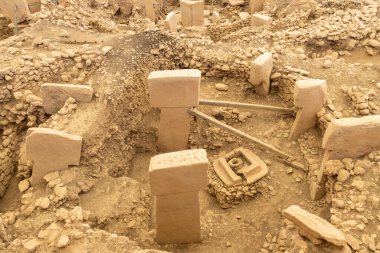 Haliliye, Şanlıurfa, Türkiye - 17 Temmuz 2023: Göbeklitepe arkeoloji sahası. Neolitik Çağ 'da tarihte bilinen en eski ve en büyük tapınaktır. Göbeklitepe bir UNESCO Dünya Mirası sahası