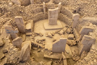Haliliye, Şanlıurfa, Türkiye - 17 Temmuz 2023: Göbeklitepe arkeoloji sahası. Neolitik Çağ 'da tarihte bilinen en eski ve en büyük tapınaktır. Göbeklitepe bir UNESCO Dünya Mirası sahası