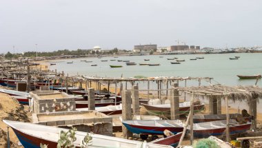 Chabahar, İran - 10 Ağustos 2023: Sistan Balochistan 'ın Umman Körfezi kıyısındaki Chabahar liman kentinde balıkçı tekneleri