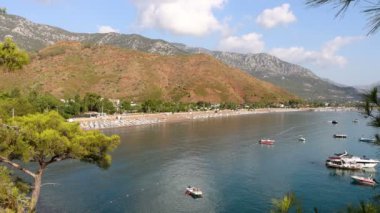 Antalya Adasan Sahili yaz mevsiminde. Türkiye