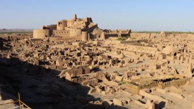 Bam Iran 21 Eylül 2024: Bam Citadel, İran 'ın Kerman ilindeki Bam şehrinde yer alan, dünyanın en büyük kerpiç binası ve UNESCO Dünya Mirasları Alanıdır.