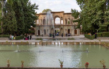 Mahan Kerman İran 19 Eylül 2024: Şahzade Mahan Tarih Bahçesi. İran 'ın Kerman Eyaleti' ndeki Mahan yakınlarında UNESCO Dünya Mirası listesinde yer alan tarihi Pers bahçesi