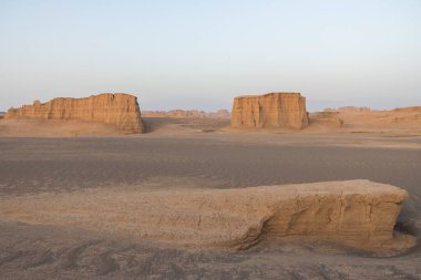 Lut Çölü ya da Dasht-e Lût. İran 'ın Kerman ve Sistan-Baluchestan illerinde yer alan çöl, UNESCO Dünya Mirasları Listesine dahil edilmiştir ve dünyanın en sıcak yeridir.