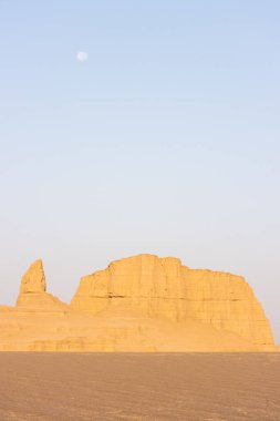 Lut Çölü ya da Dasht-e Lût. İran 'ın Kerman ve Sistan-Baluchestan illerinde yer alan çöl, UNESCO Dünya Mirasları Listesine dahil edilmiştir ve dünyanın en sıcak yeridir.