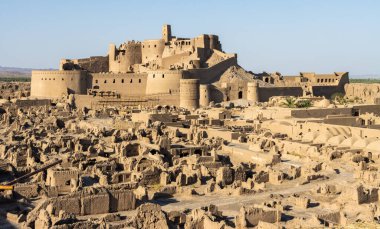 Bam Iran 21 Eylül 2024: Bam Citadel, İran 'ın Kerman ilindeki Bam şehrinde yer alan, dünyanın en büyük kerpiç binası ve UNESCO Dünya Mirasları Alanıdır.