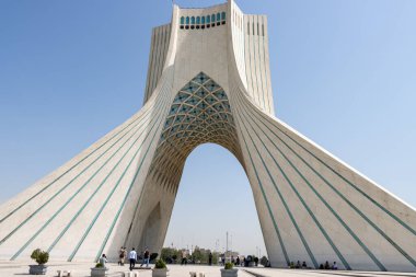 Tahran İran 26 Eylül 2024: İran 'ın başkenti Tahran' daki Azadi Kulesi