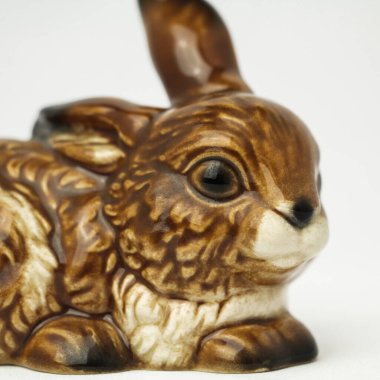 Bir Tavşan Porseleni - Alman Manufactory Collecable. Yüksek kalite fotoğraf