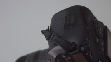 DSLR Yakın Çekim 'e SD Kart Ekleme ve Çıkarma