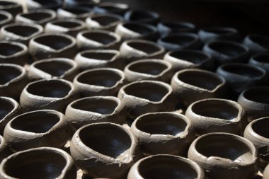 El yapımı kil lambalar, diya, gün doğumunda kuru tutmak için derin