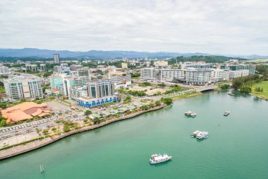 Sabah, Malezya - Haziran 04, 2017: Kota Kinabalu şehrinin hava manzarası.