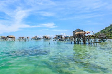 Güzel manzara borneo deniz çingene su köyü Bodgaya Mabul Island, Semporna Sabah, Malezya göster.