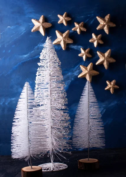Cartolina Con Decorazioni Capodanno Decorativi Alberi Vacanza Bianchi Stelle Dorate — Foto Stock
