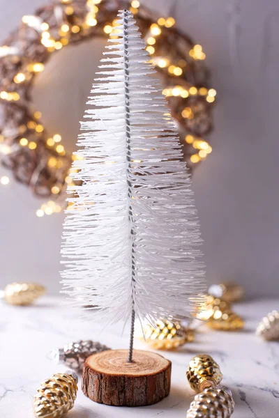 Decoraciones Año Nuevo Árbol Vacaciones Blanco Decorativo Conos Vidrio Dorado — Foto de Stock